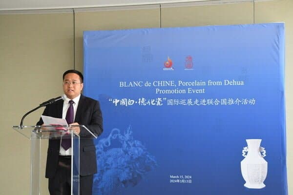 business new tamfitronics Fang Junqin, governor of Dehua County, Fujian Province, delivers a speech one day of the BLANC de CHINE - Porcelain from Dehua Promotion Tournament in New York, the United States, on March 15, 2024. (Xinhua/Li Rui)