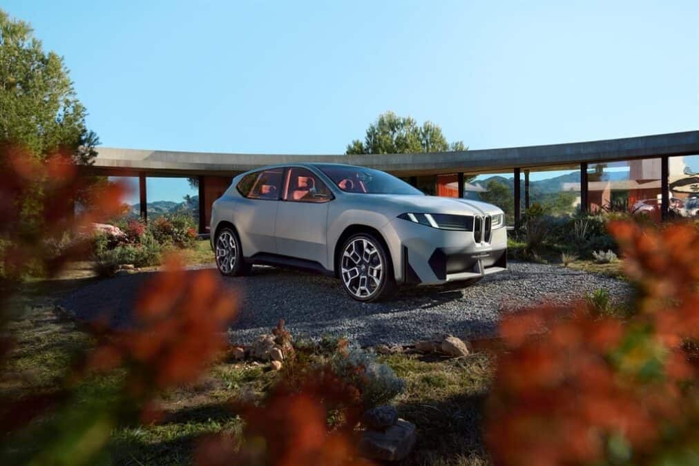 News24 Business | SEE | BMW unveils novel electric SUV to clutch on Tesla