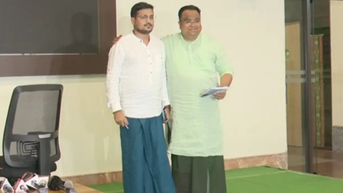 Politics on ‘lungi’ heats up in Odisha: Clad in lungis, BJD leaders withhold press meet to counter Union Minister