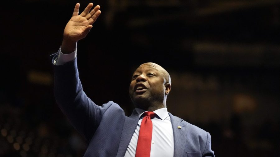 Tim Scott dodges on accepting 2024 election results, says Trump would per chance be president