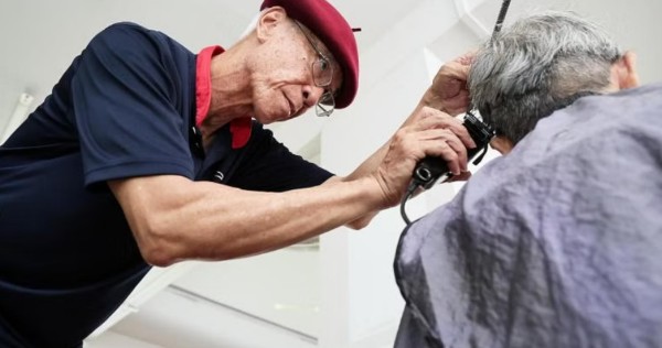 ‘I hope this is in a position to per chance also simply give them a approach of group care and like’: Retiree dubbed ‘minute crimson hat’ gives free haircuts to elderly and needy, Standard of living
