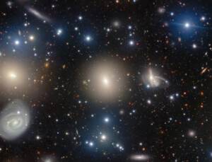 Gemini North Telescope Focuses on Giant Elliptical Galaxy in Perseus Cluster