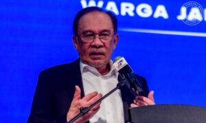 PM urges state govts not to neglect Malay small traders