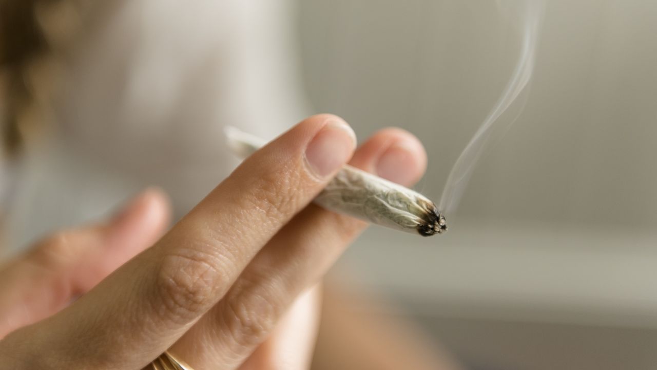 Don’t use cannabis during pregnancy or breastfeeding, leading OBGYN group says