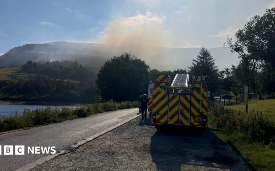 Firefighters could be at moorland blaze for 'days'