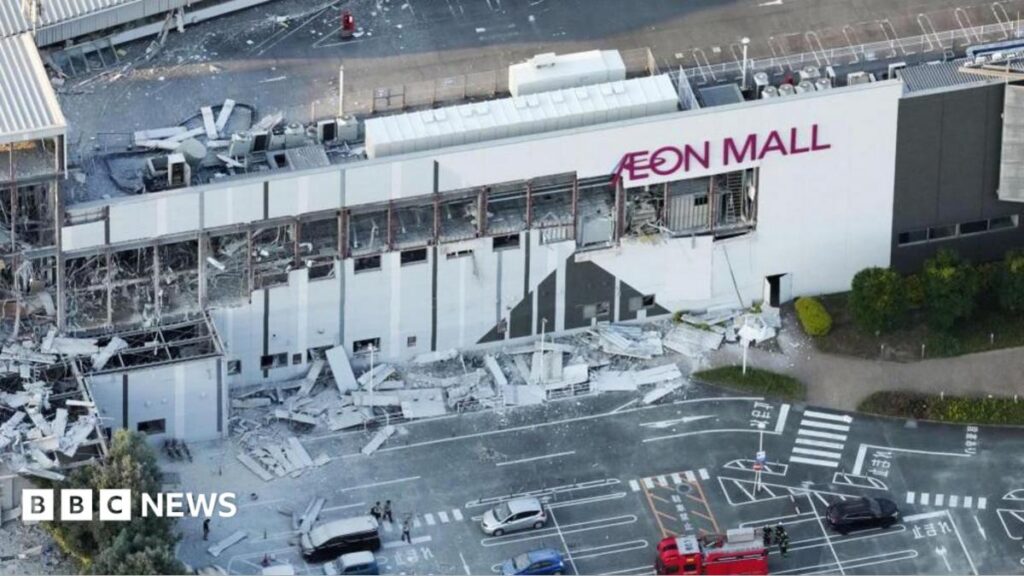 Strong Earthquake Traps People Inside Japan’s Aeon Mall, Prompting Emergency Response