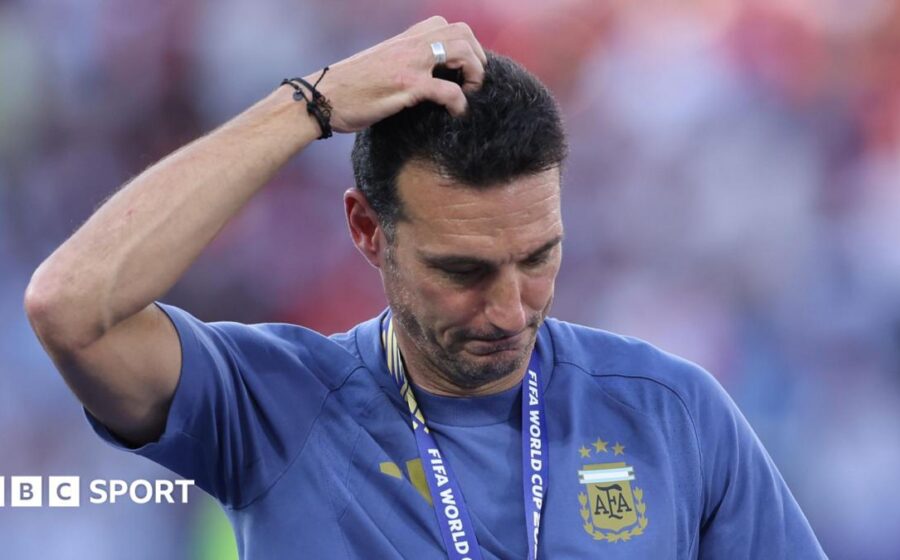 Argentina boss Scaloni leaves news conference in tears talking about his future