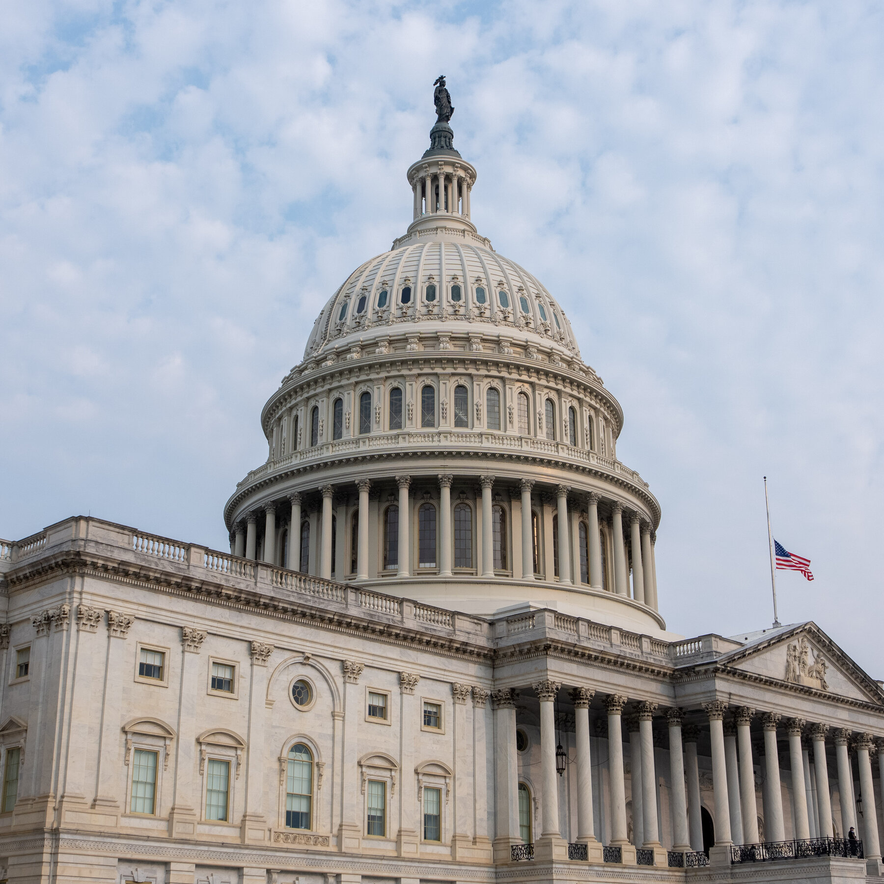 Senate Advances Spending Bill to Prevent Government Shutdown Ahead of Midterms