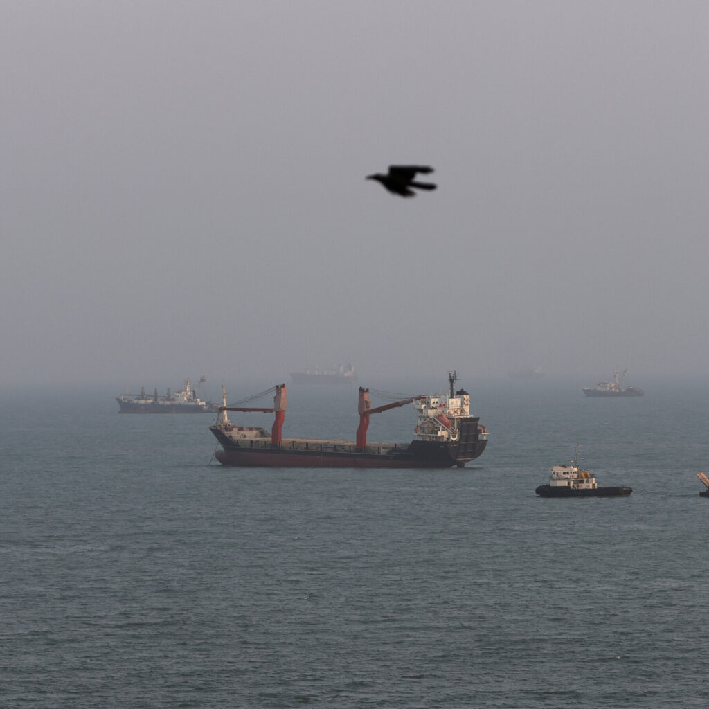 Gulf Oil Giants Invest Billions to Circumvent Strait of Hormuz Risks