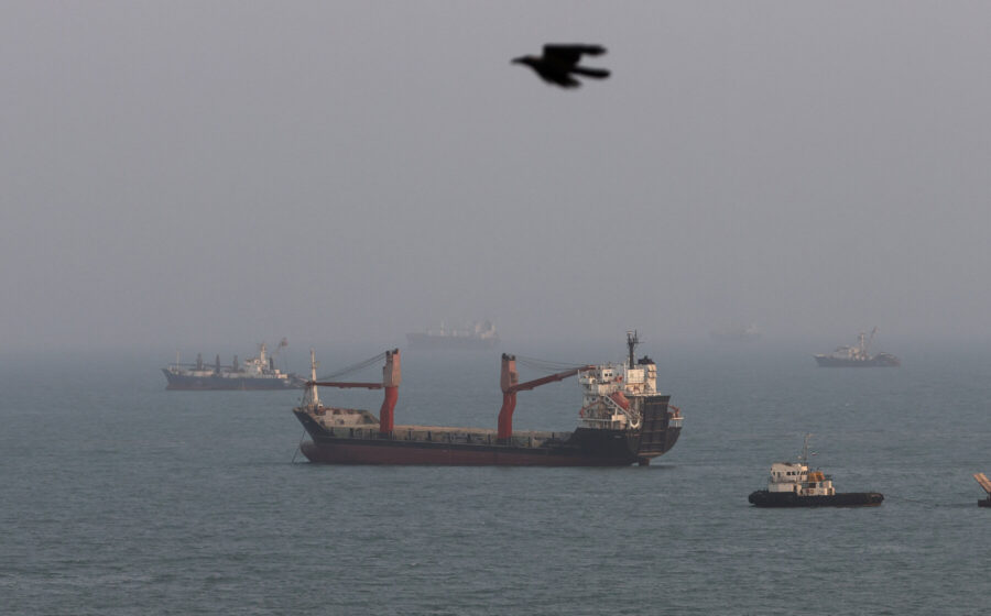 Gulf Oil Giants Invest Billions to Circumvent Strait of Hormuz Risks