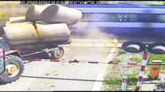 Passenger Train Collides with Trailer Carrying Straw Bales in Poland: A Close Call for 500 Passengers